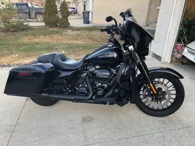 Bought it new in 2017 well maintained full synthetic oil with regular oil changes new tires bike is...