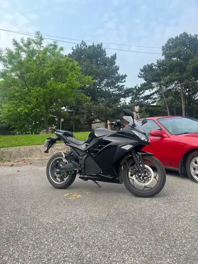 2021 Emmo Zone GTS electric motorcycle perfect for eco-friendly commuting or urban rides. 116 km, li...