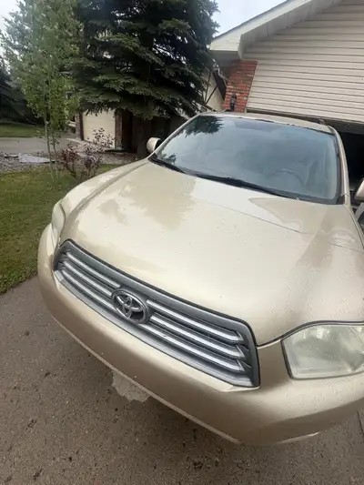 008 Toyota Highlander 3.5 engine , Automatic transmission AWD , 7 passenger SUV , 304000 K , new eng...