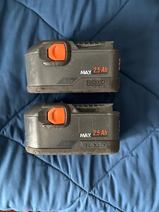 Ridgid Drill with 2 batteries and charger. in Power Tools in London - Image 3