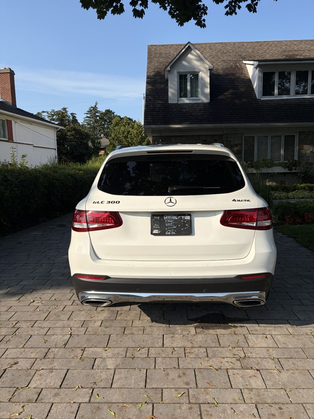 2016 Mercedes GLC-300 4Matic SUV — photo 4
