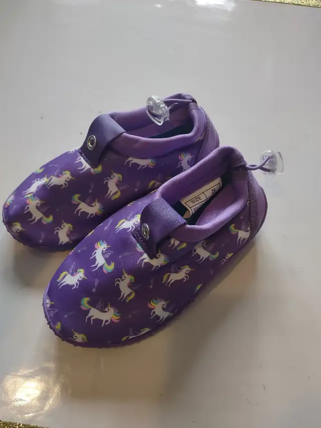 Children's water shoes size 9, Kanata, ottawa  in Kids & Youth in Ottawa - Image 3