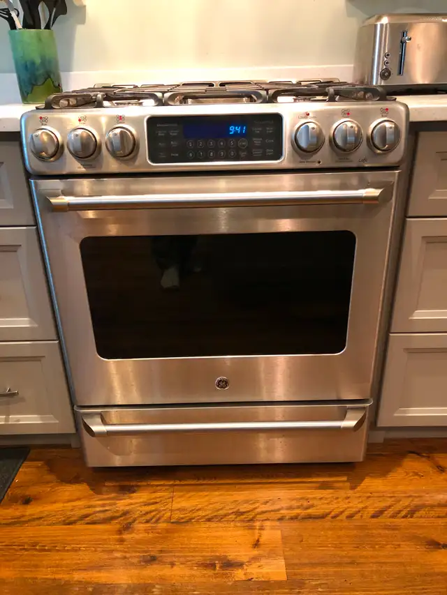 GE Cafe Gas Range in Stoves, Ovens & Ranges in Oakville / Halton Region - Image 5