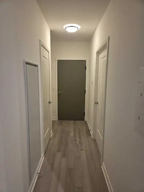 Brand New Condo Oakville Location - Trafalgar/Dundas Size - 765 Sf Bedrooms - 2 Bathrooms - 1 Balcon...