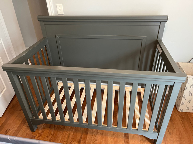 Crib/mattress/bedding in Cribs in Windsor Region