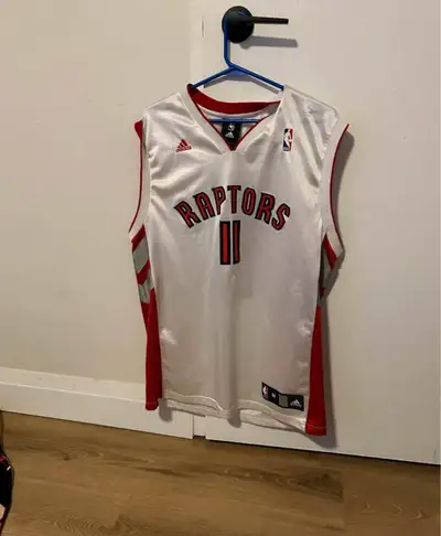 Selling a vintage (2006-08) Charlie Villanueva #11 Toronto Raptors Adidas NBA jersey in men’s size m...
