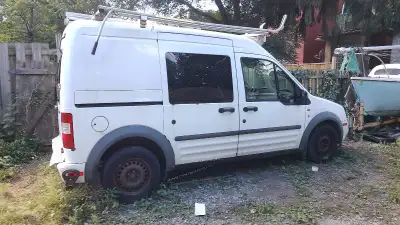 2011 Ford transit connect needs head blown spark plug good transmission many new parts