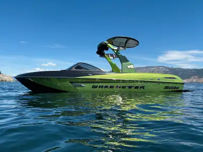 This gorgeous green machine has been immaculately serviced and maintained and only has 380 fresh wat...