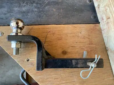 Trailer Hitch Ball Mount. Class 2. 1-7/8ths ball. 2000 lbs. Fits 1-1/4" receiver. $25