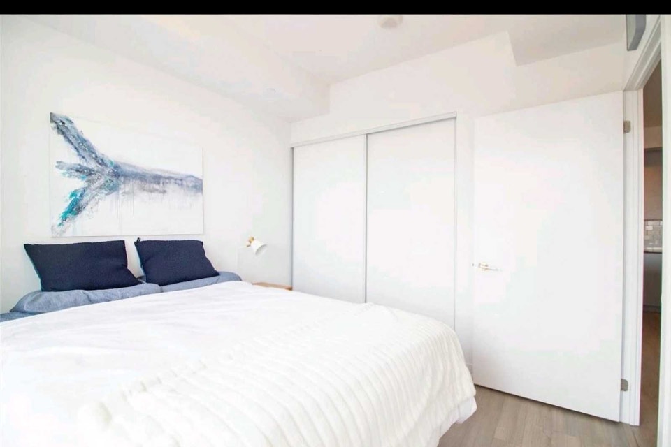 one bedroom condo with locker and a parking for rent 5