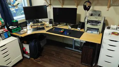 ikea galant desk in Desks in Canada | Kijiji Marketplaces