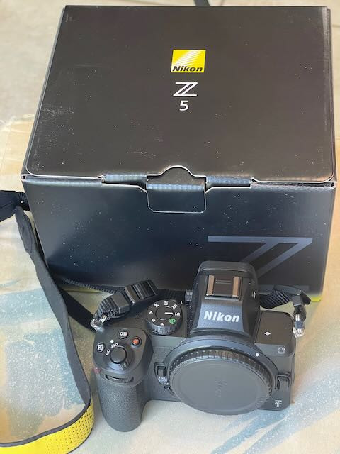 Nikon Z5 body in box, shutter counts 22k dans Appareils photo et caméras  à Ville de Montréal