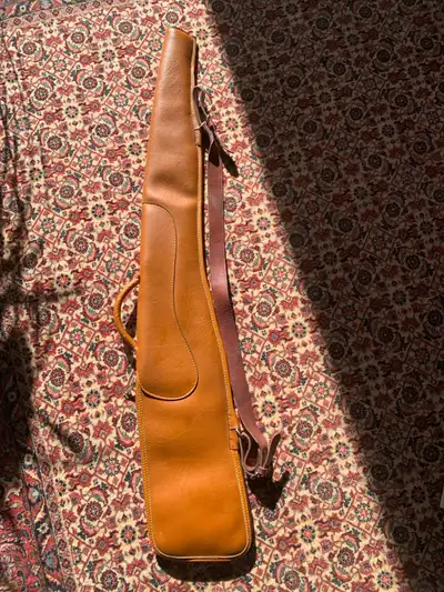 Etui en cuir brun, View more