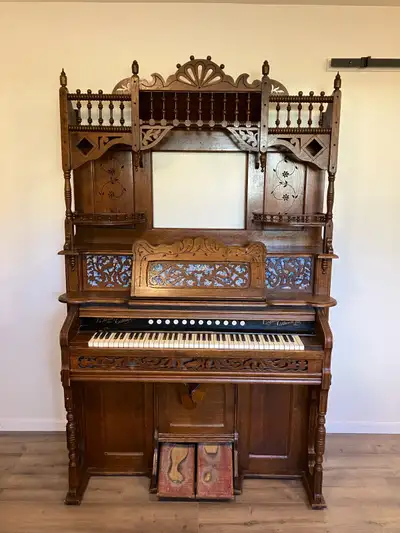 Vintage Pump Organ - FREE