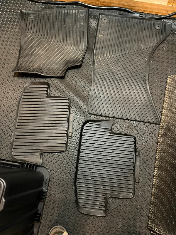 Audi S5 All-Weather Rubber Floor Mats Black Set Of Four dans Autres pièces et accessoires  à Laval/Rive Nord