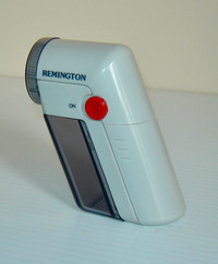 Vintage Remington RCS-1 Travel Series Fuzz-Away Fabric Shaver