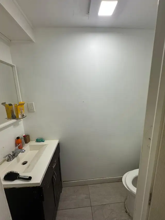 Basement room for rent  in Room Rentals & Roommates in Peterborough - Image 8