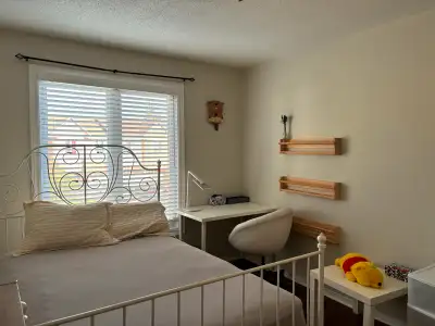 We are renting a room in Orléans, Ottawa. The monthly rent is $800, and we will calculate the rent o...