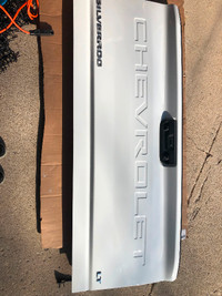 2022 Chevy 2500 Tailgate