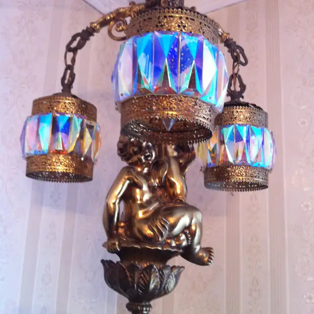 chandelier antique/vintage crystal in Indoor Lighting & Fans in Laval / North Shore - Image 2