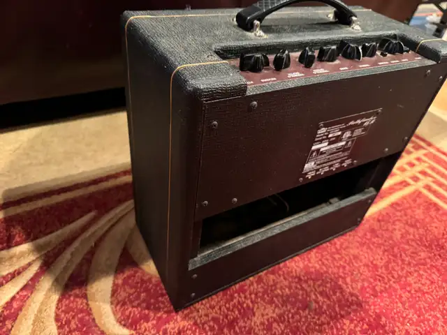 Vintage VOX V9168R Pathfinder 15R 15W 1X8 Guitar Combo Amp in Amps & Pedals in City of Toronto - Image 7