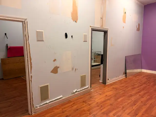 Former Coffee Shop Location For Lease near Baby Point! in Commercial & Office Space for Rent in City of Toronto - Image 8