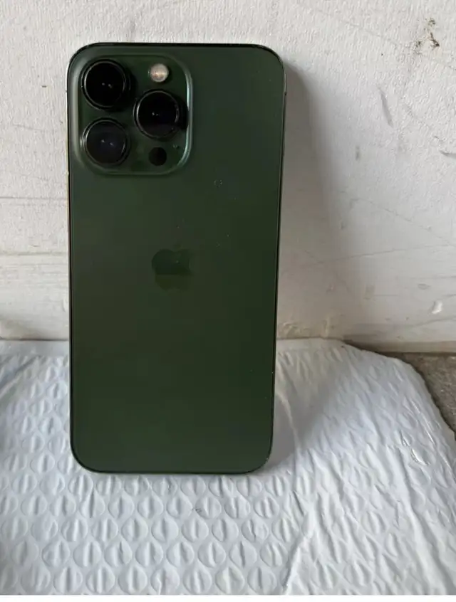 Apple iPhone 13 Pro 256GB Alpine Green 100% Battery Health  in Cell Phones in City of Halifax - Image 3