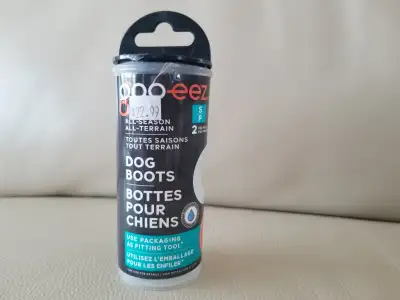 BOTTES POUR CHIEN GRANDEUR : SMALL 2 BOTTES COMME NEUF VOIR MES AUTRES ANNONCES