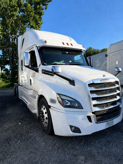 ●2019 freightliner cascadia 1.33m km -45k- SOLD ●2023 freightliner cascadia 885k km - available. HAS...