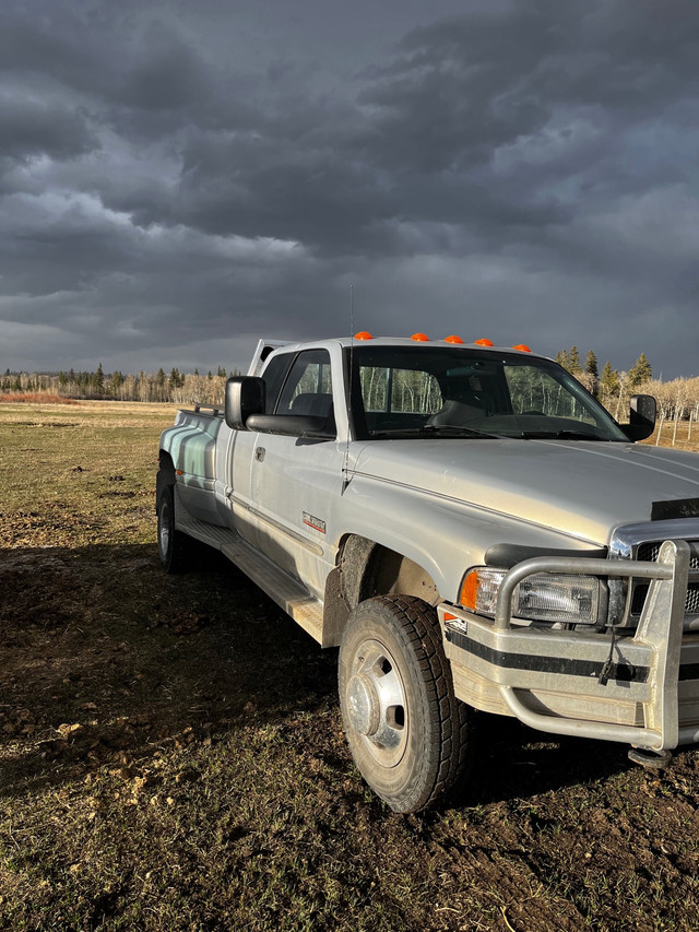 2001 Dodge 3500 4x4 in Cars & Trucks in Calgary - Image 4