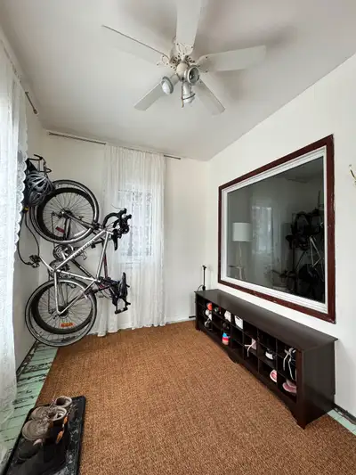 Room to rent - only women / Chambre à louer
