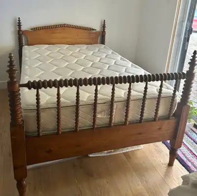 Antique 3/4 bed, View more