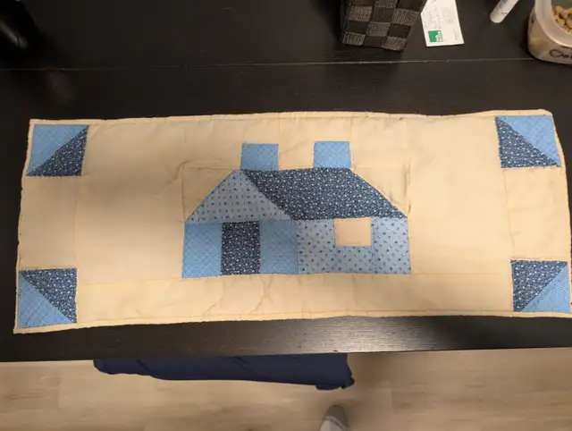 5 pieceHandmade quilted place mat and runner from 80s in Kitchen & Dining Wares in Ottawa - Image 4