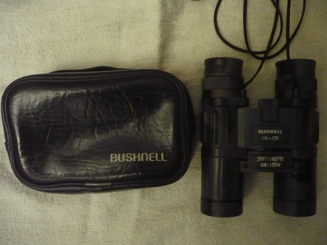 BUSHNELL 10 X 25 BINOCULARS (CAMO ) in Other in Barrie - Image 2