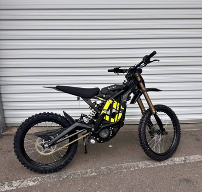 Brand new never used. 0km Recieved as gift but decided against riding it. Upgraded Samsung charger i...