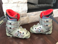 Adult or Teen Bumps 7 Downhill Ski Boots 297mm 9.25" Long inside