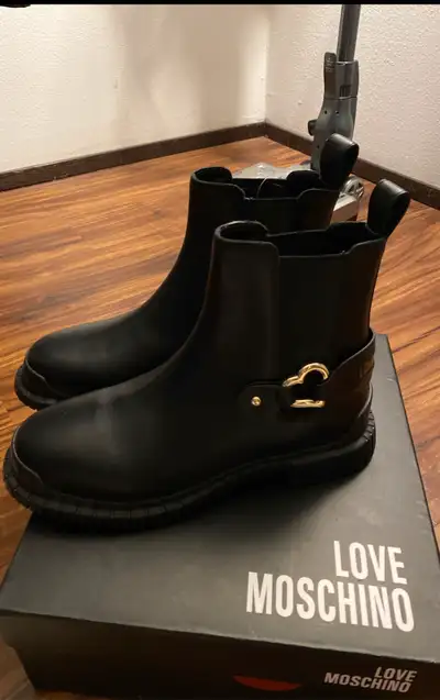 women’s boots , brand new, View more