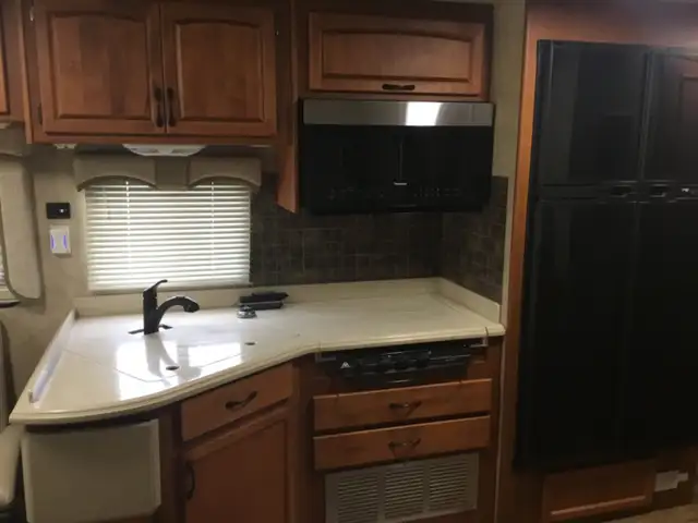 2008 Holiday Rambler Vacationer XL. Diesel pusher.only 32000 kms in RVs & Motorhomes in St. Catharines - Image 11