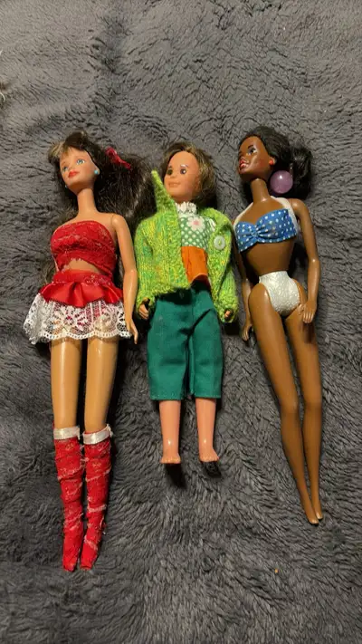 31 vintage Barbie’s LOT, View more
