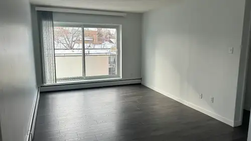 Quiet Bankveiw apartments steps away from all the action of 17 Ave SW. Located close to U of C, Sait...