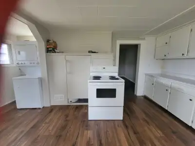 HOUSE FOR RENT. Cozy one level, 2 bed/ 1 bath detached home for rent in West end, Bayview area, Saul...