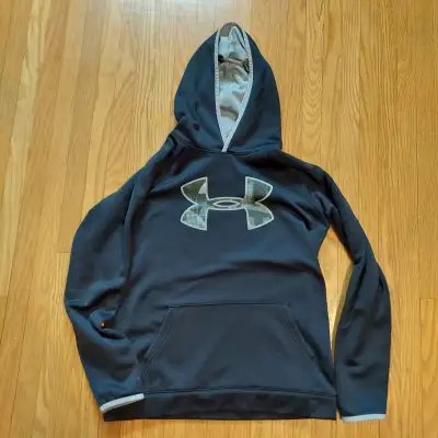 Under Armour Hoodie Size youth xl Smoje free home Pick up north end of brantford $15 firm
