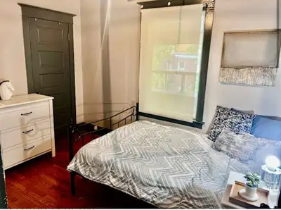 One bedroom available with its own private den in a 3 bedroom apartment Located in the heart of Ronc...