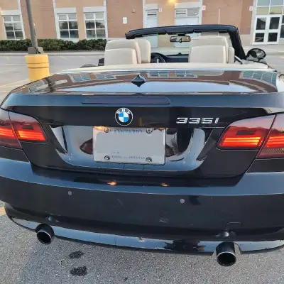 Cruising in style is easy with this 2007 BMW 335i convertible, featuring a powerful engine and sleek...