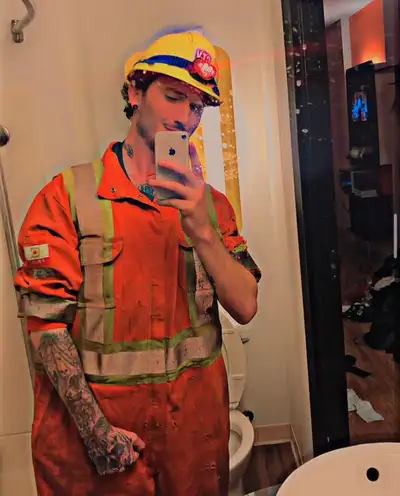 Construction labourer looking for work to start immediately - resume is in pictures , 10 plus years...