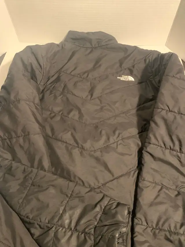The North Face Jacket Sm in Women's - Tops & Outerwear in Calgary - Image 3
