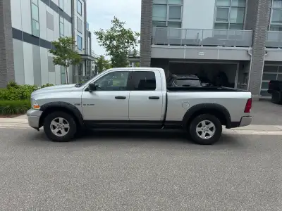 Really nice truck. Dual exhaust 4x4 hemi V8. 310k no indicator lights on. Runs strong with no noises...