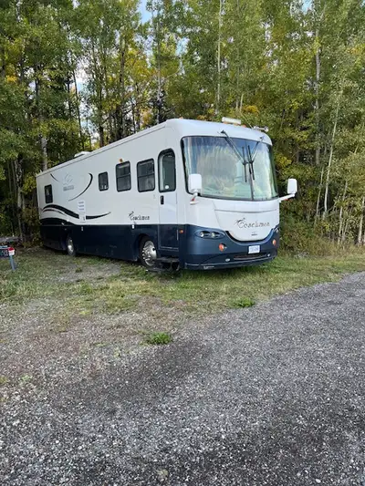 2004 Coachmen Cross Country 354 MBS, Freightliner chassis, Cummins engine, Allison transmission, Ona...