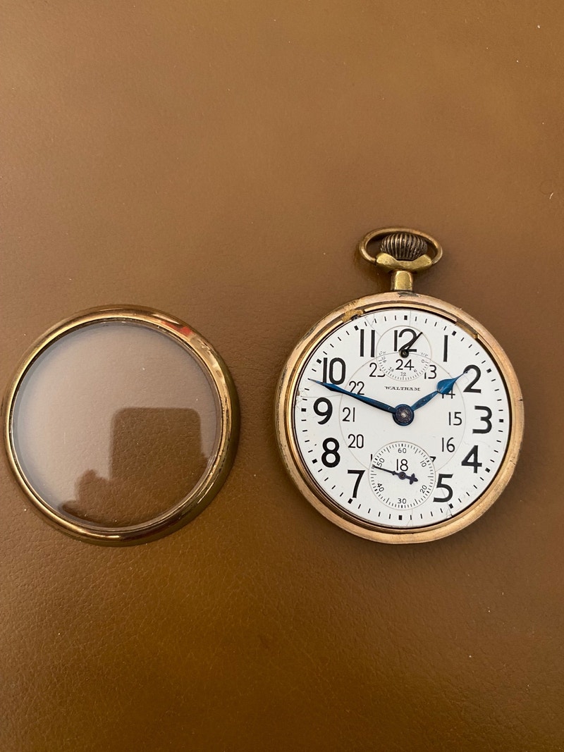 Pocket watch with power reserve. Bijoux et montres Ville de