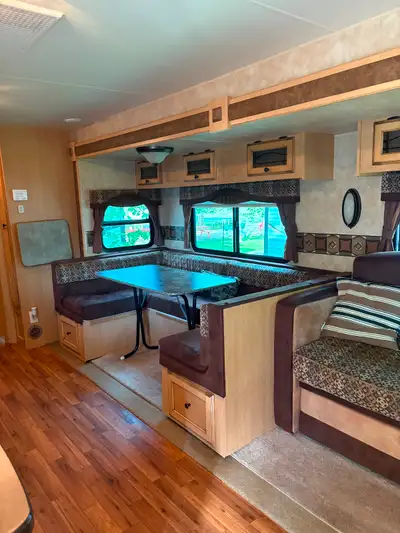 Queen bdrm with tv, fridge, stove, oven, microwave, ac and furnace mint cond. U shaped dinette seats...